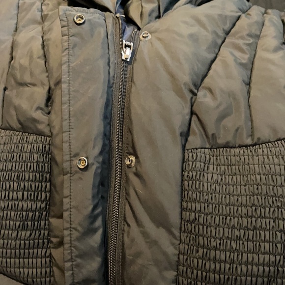 Tahari Black 3 quarter down  puffer hooded jacket small - Picture 7 of 7